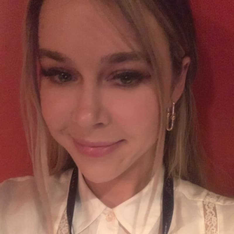 Samantha James