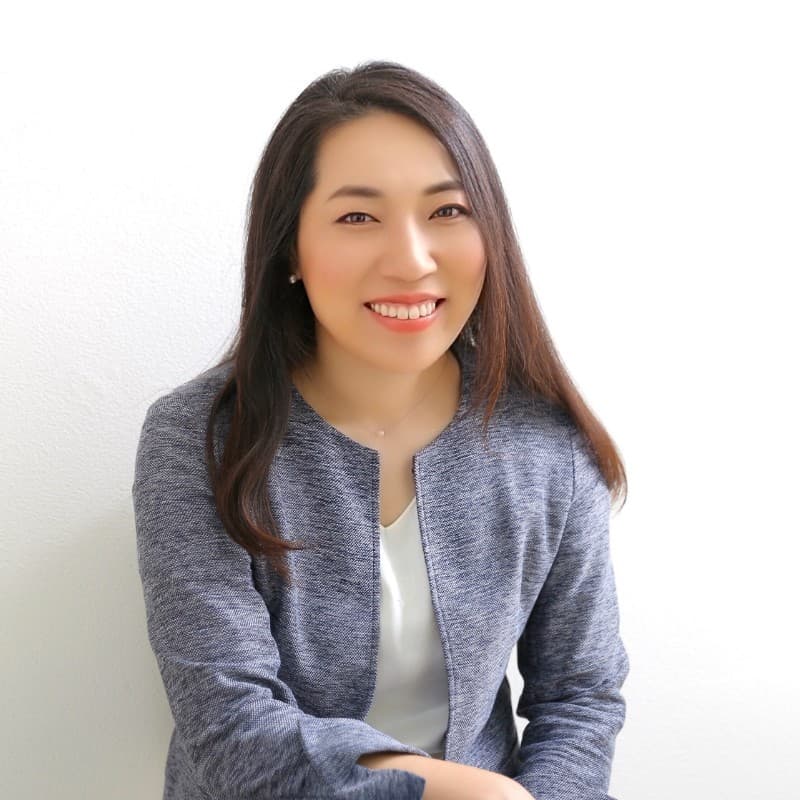 Emi Yoshikawa, Cfa